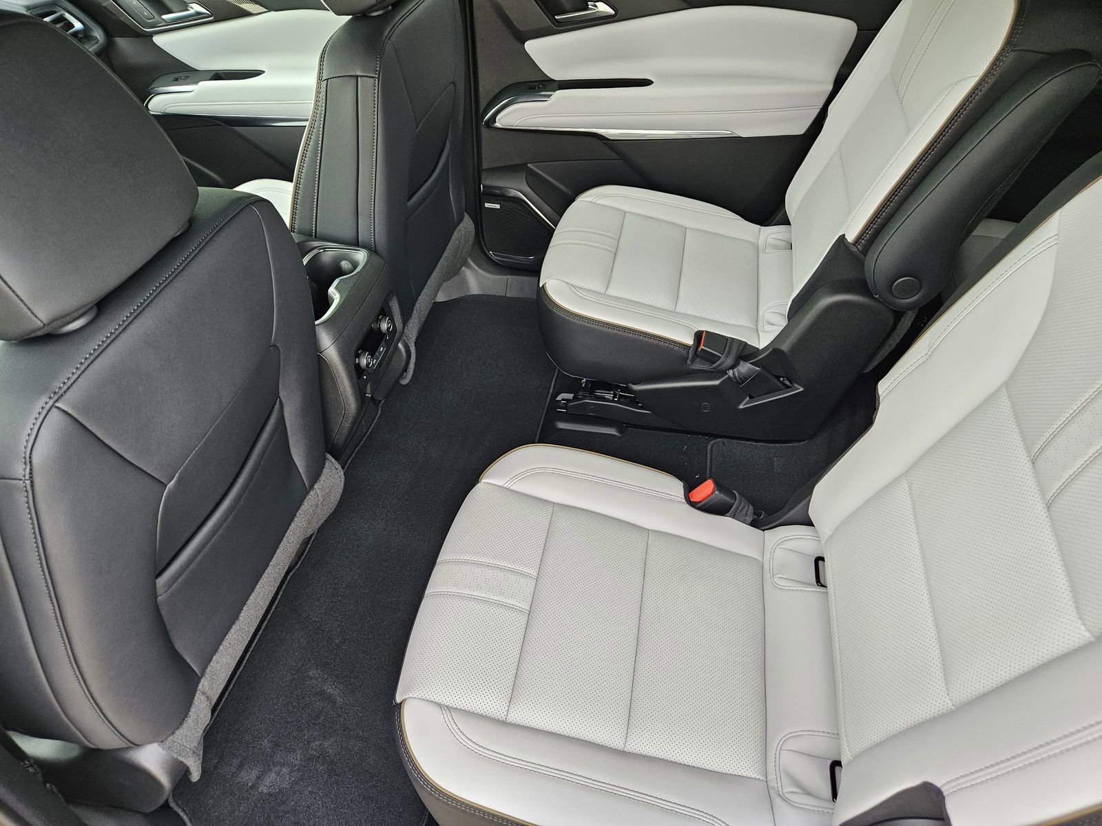 New 2026 Chevrolet Traverse High Country FWD image 27