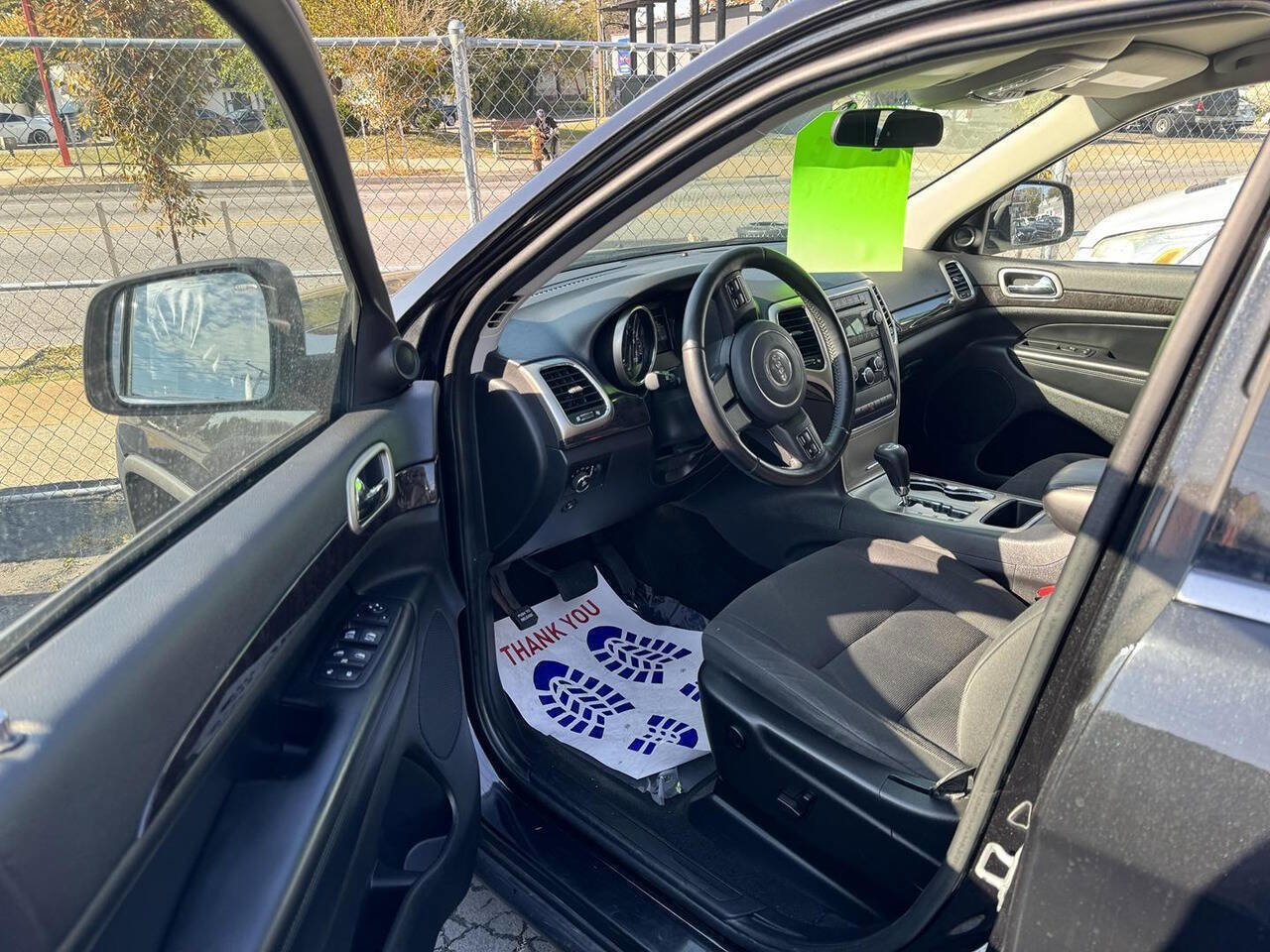 Used 2011 Jeep Grand Cherokee Laredo image 4