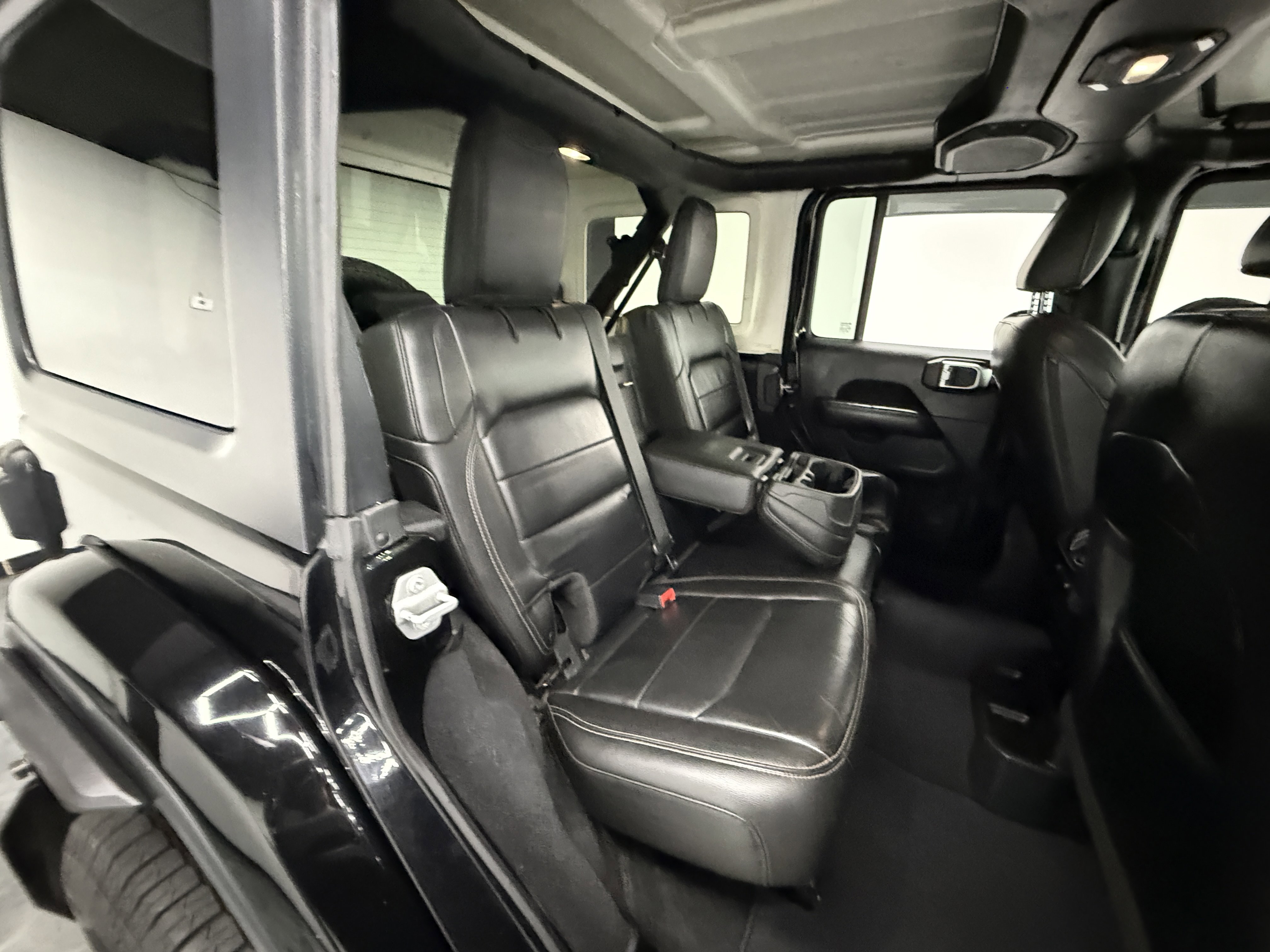 Used 2018 Jeep Wrangler Unlimited Sahara w/ Uconnect 4C Nav & Sound Group AWD/4WD image 25