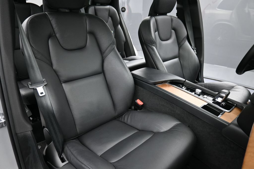 Used 2024 Volvo XC90 B6 Plus AWD/4WD image 21