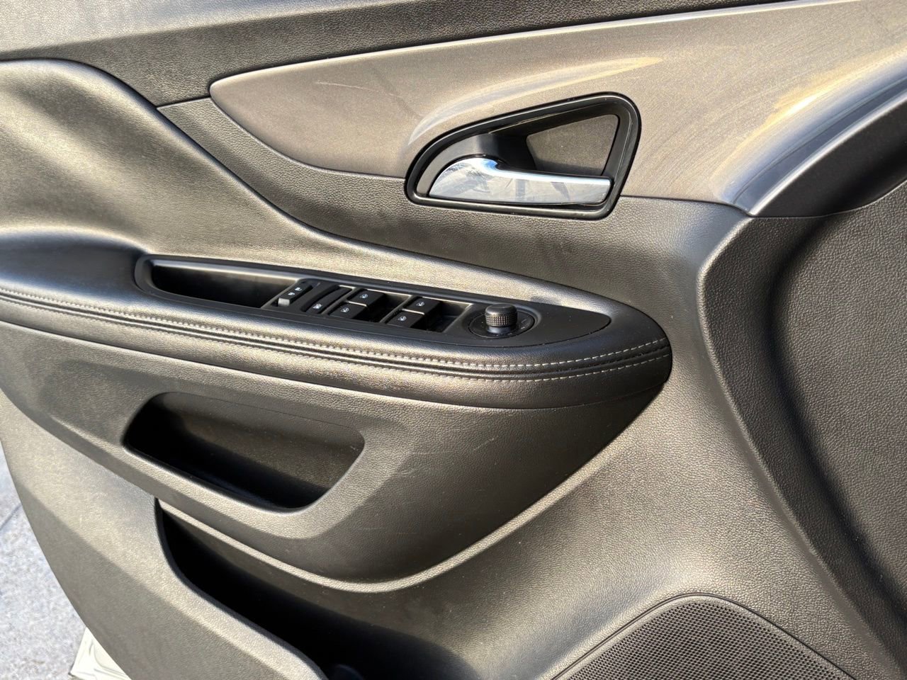 Used 2022 Buick Encore Preferred image 25