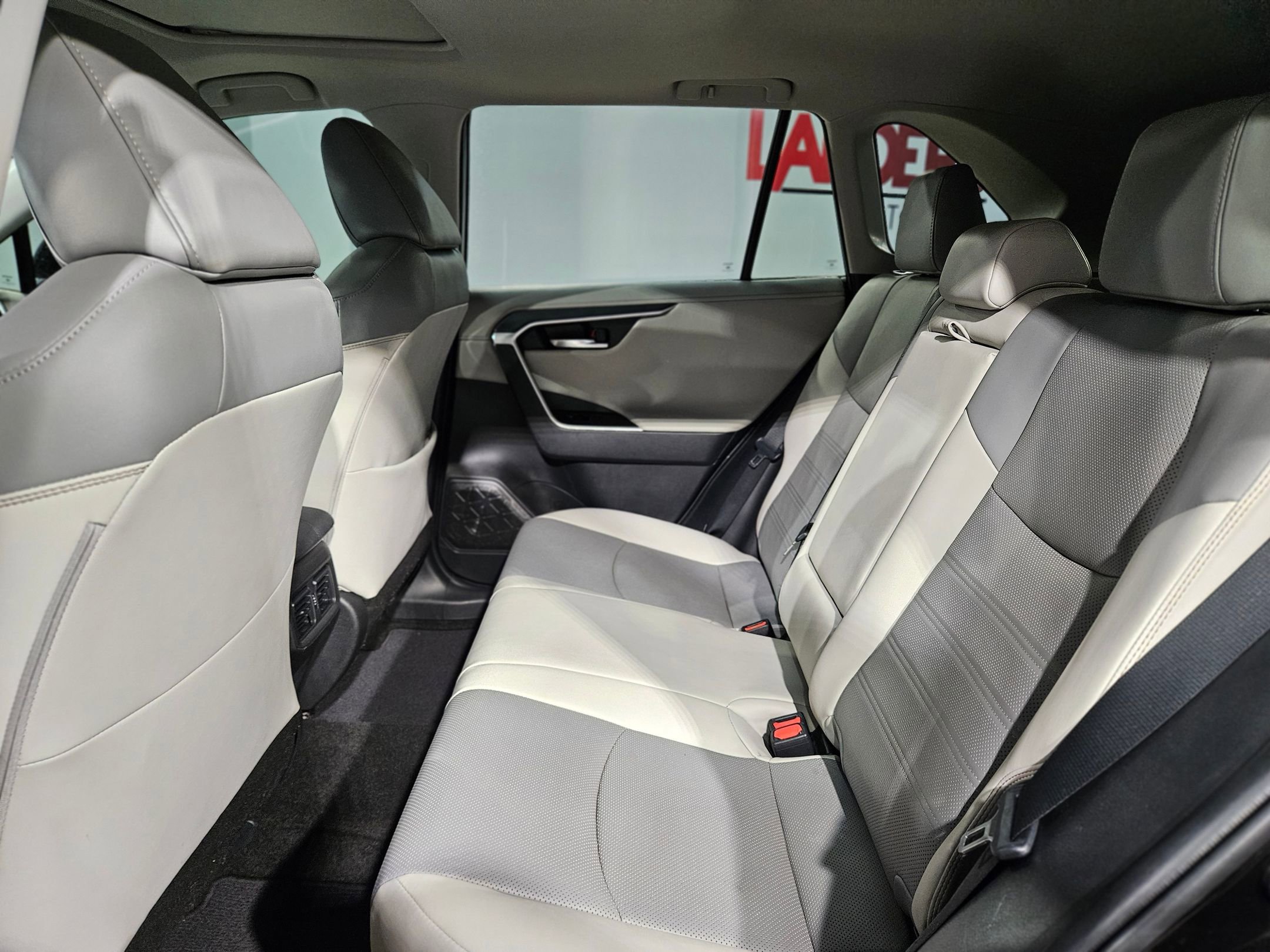 Used 2020 Toyota RAV4 Limited image 38