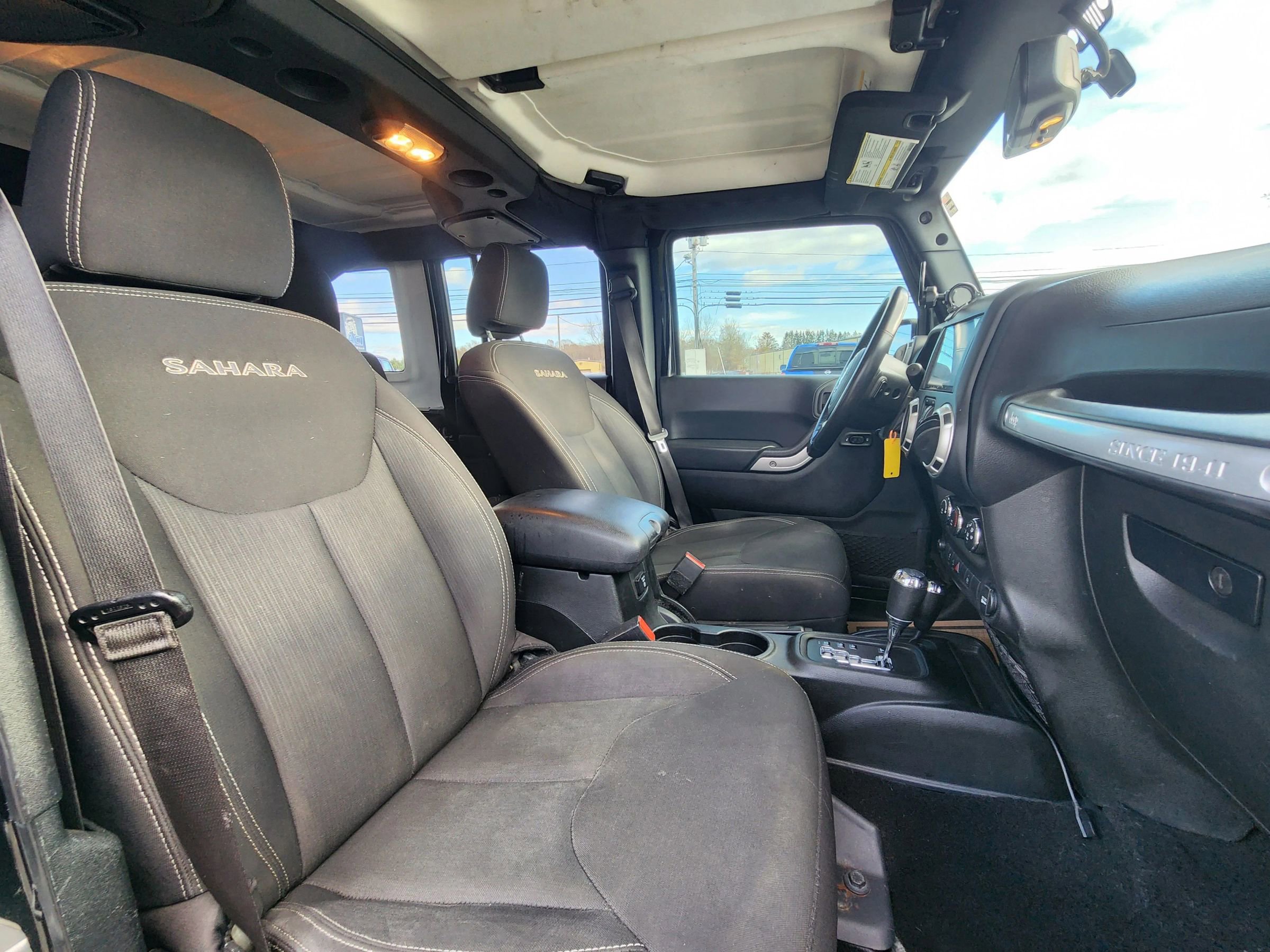 Used 2018 Jeep Wrangler Unlimited Sahara image 35