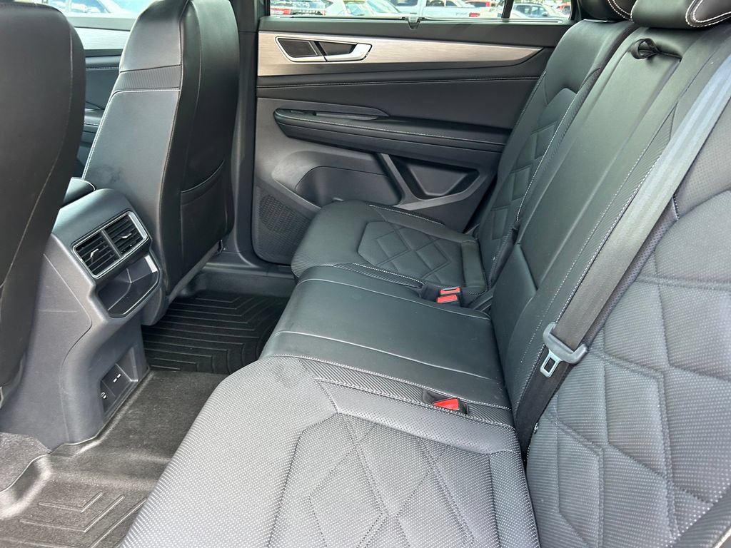 Used 2024 Volkswagen Atlas Cross Sport SE w/ Black Wheel Package FWD image 15