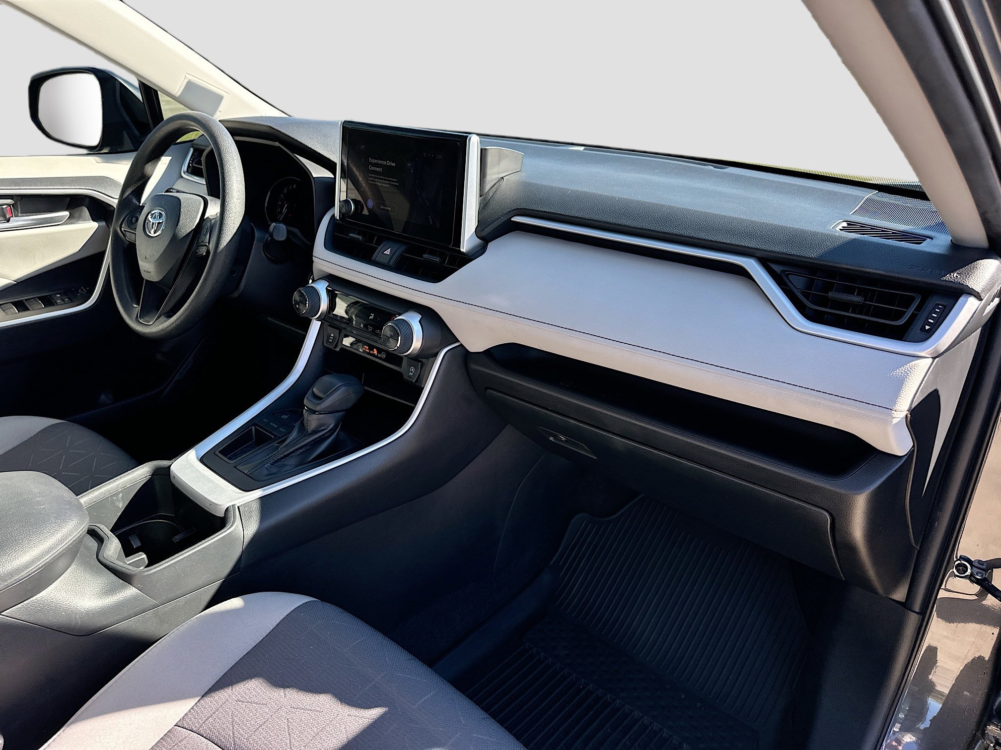 Used 2023 Toyota RAV4 XLE w/ Convenience Package image 28