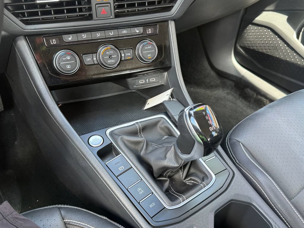 Used 2024 Volkswagen Jetta SE FWD image 18