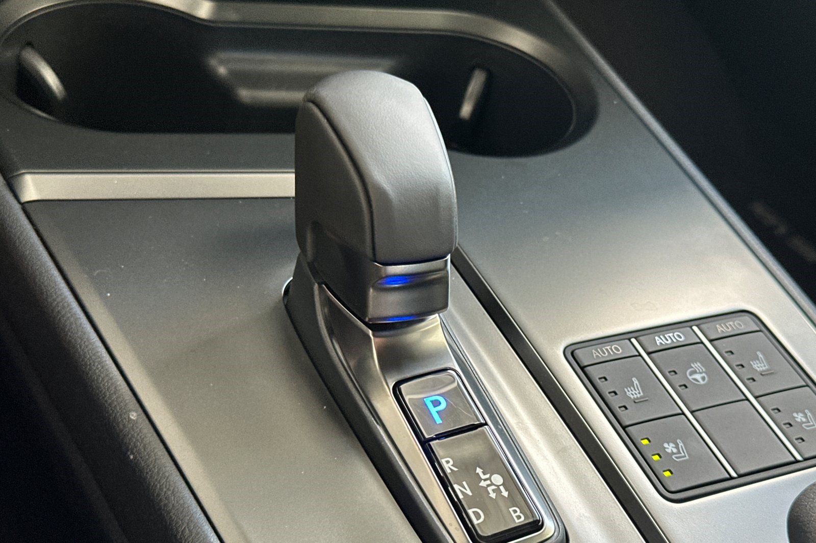 New 2026 Lexus UX 300h FWD w/ Accessory Package (P3) image 17