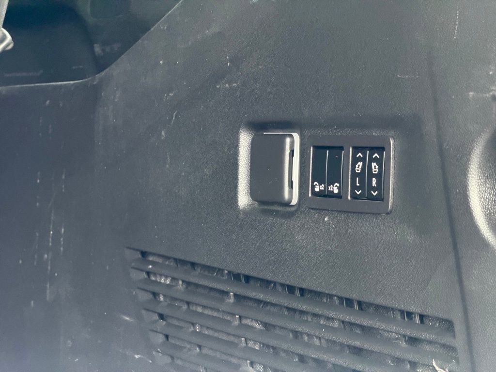 Used 2023 GMC Yukon XL Denali Ultimate image 50