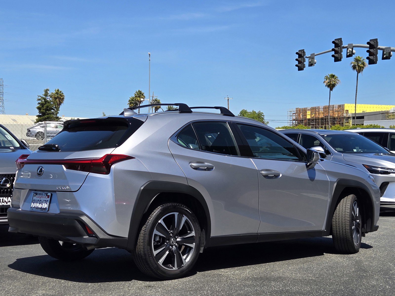 Used 2025 Lexus UX 300h FWD w/ Accessory Package (Z2) image 4