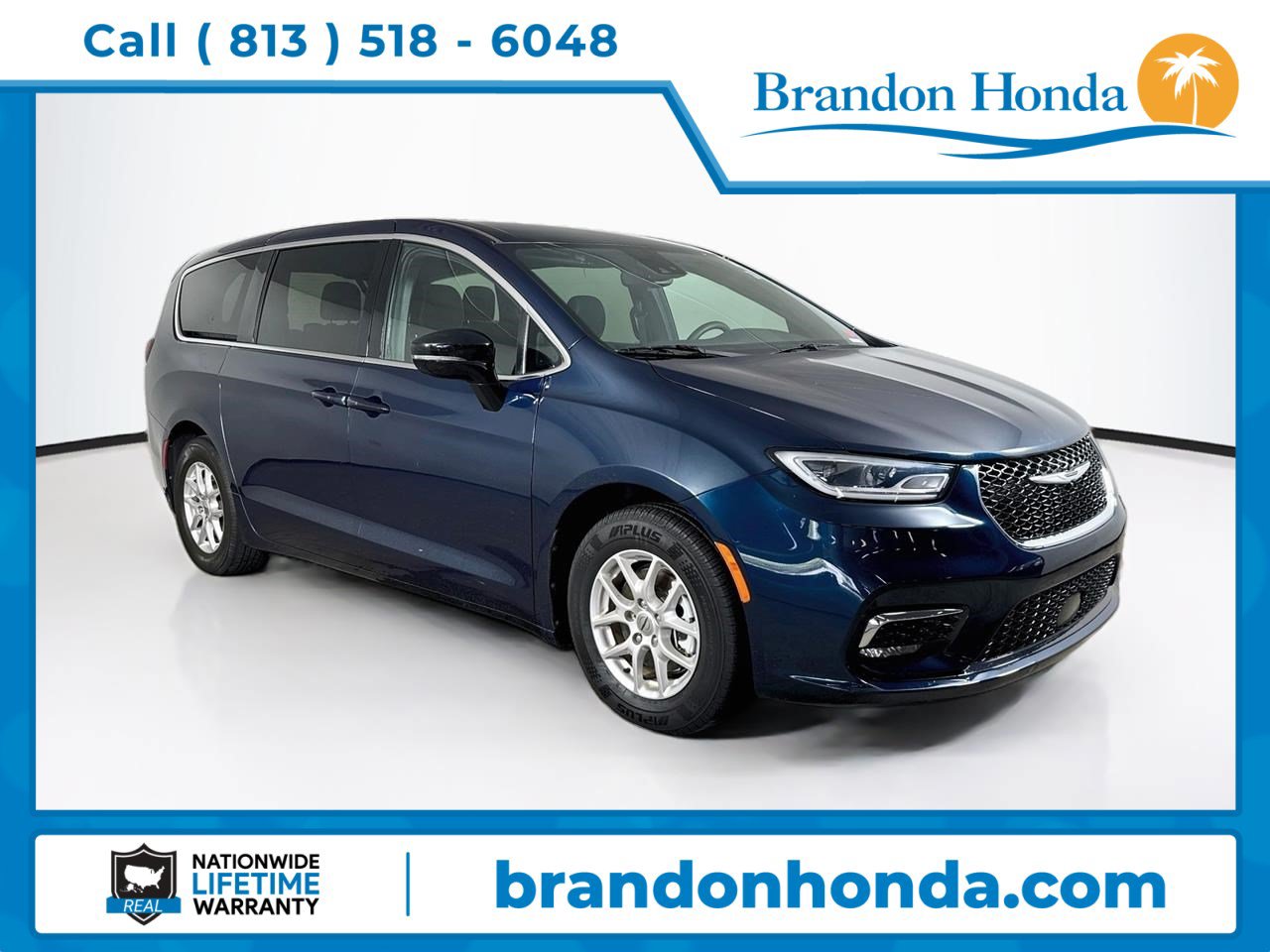 Used 2024 Chrysler Pacifica Touring FWD image 1