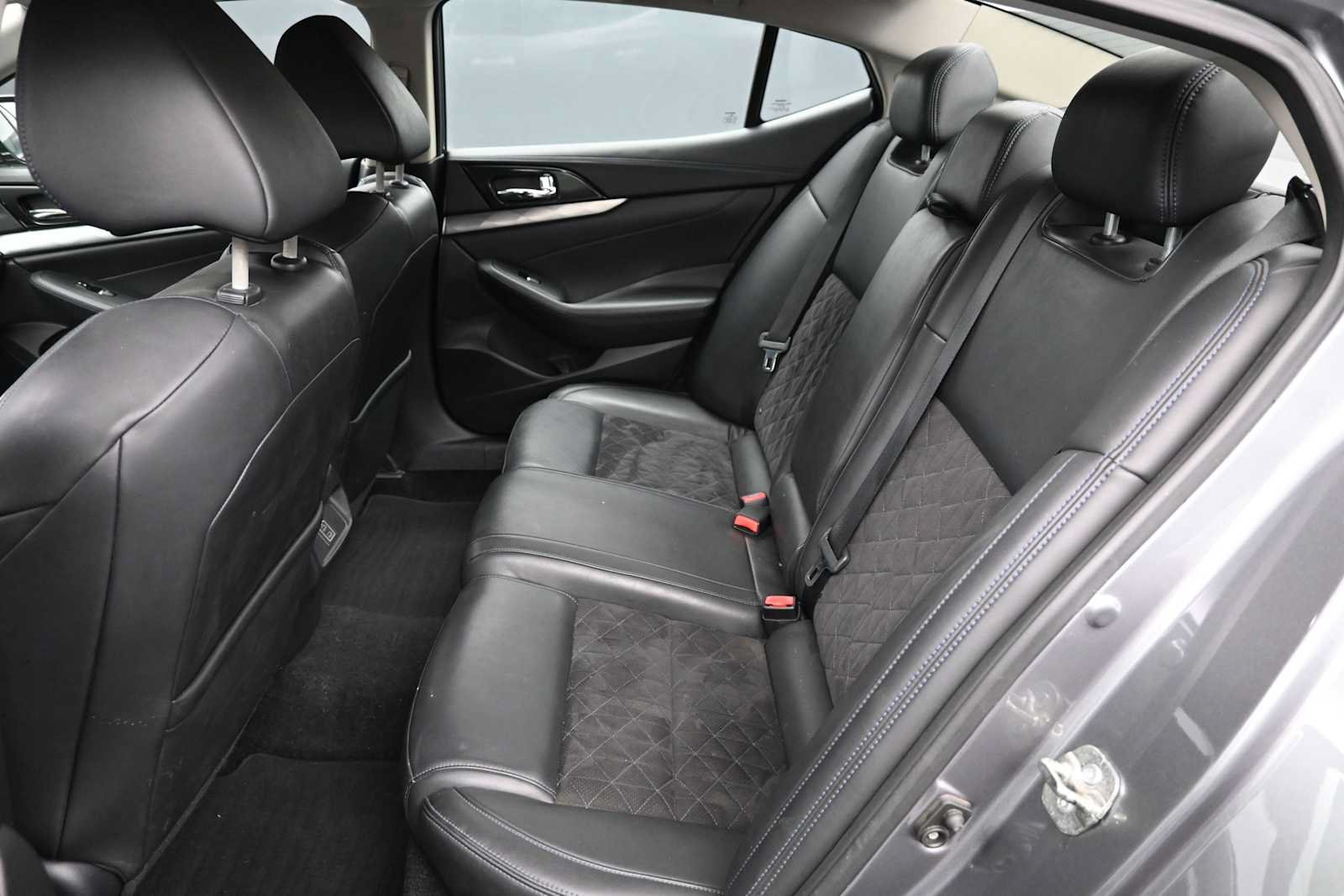 Used 2018 Nissan Maxima SR w/ Midnight Edition FWD image 11