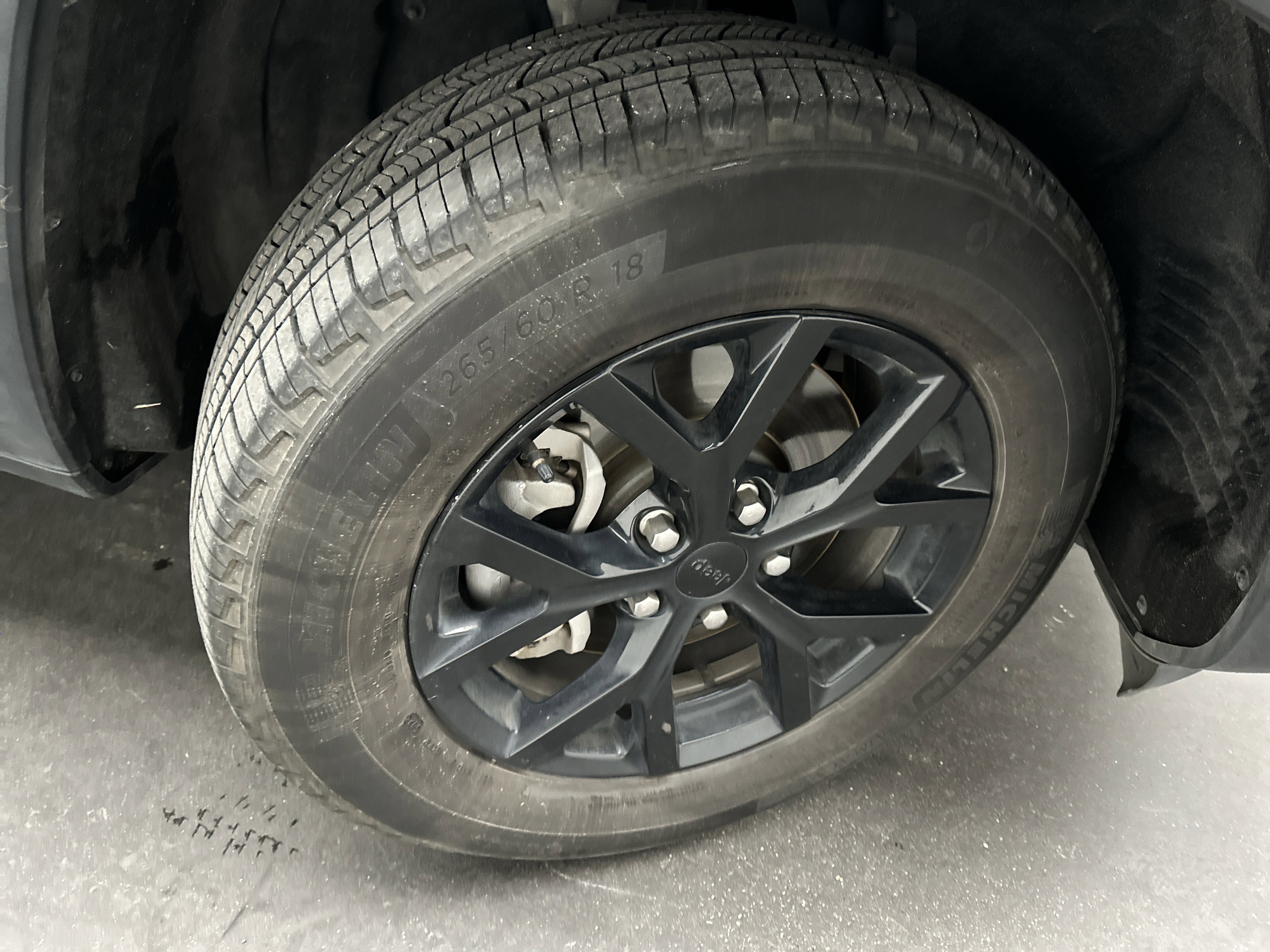 Used 2024 Jeep Grand Cherokee L Laredo image 11