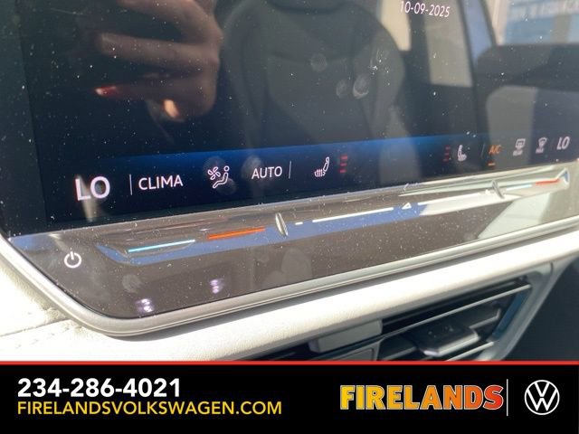 New 2025 Volkswagen Tiguan SE image 35