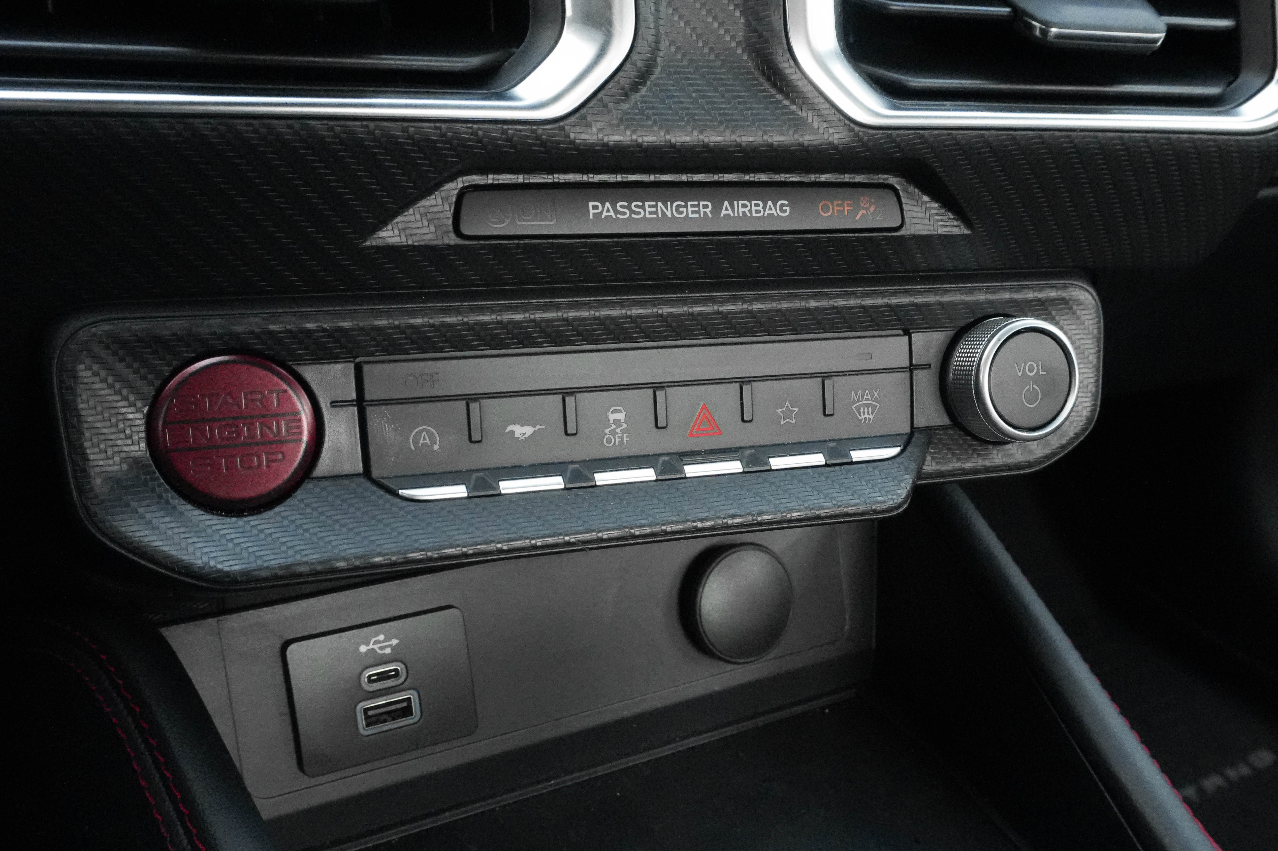 Used 2025 Ford Mustang GT Premium RWD image 28