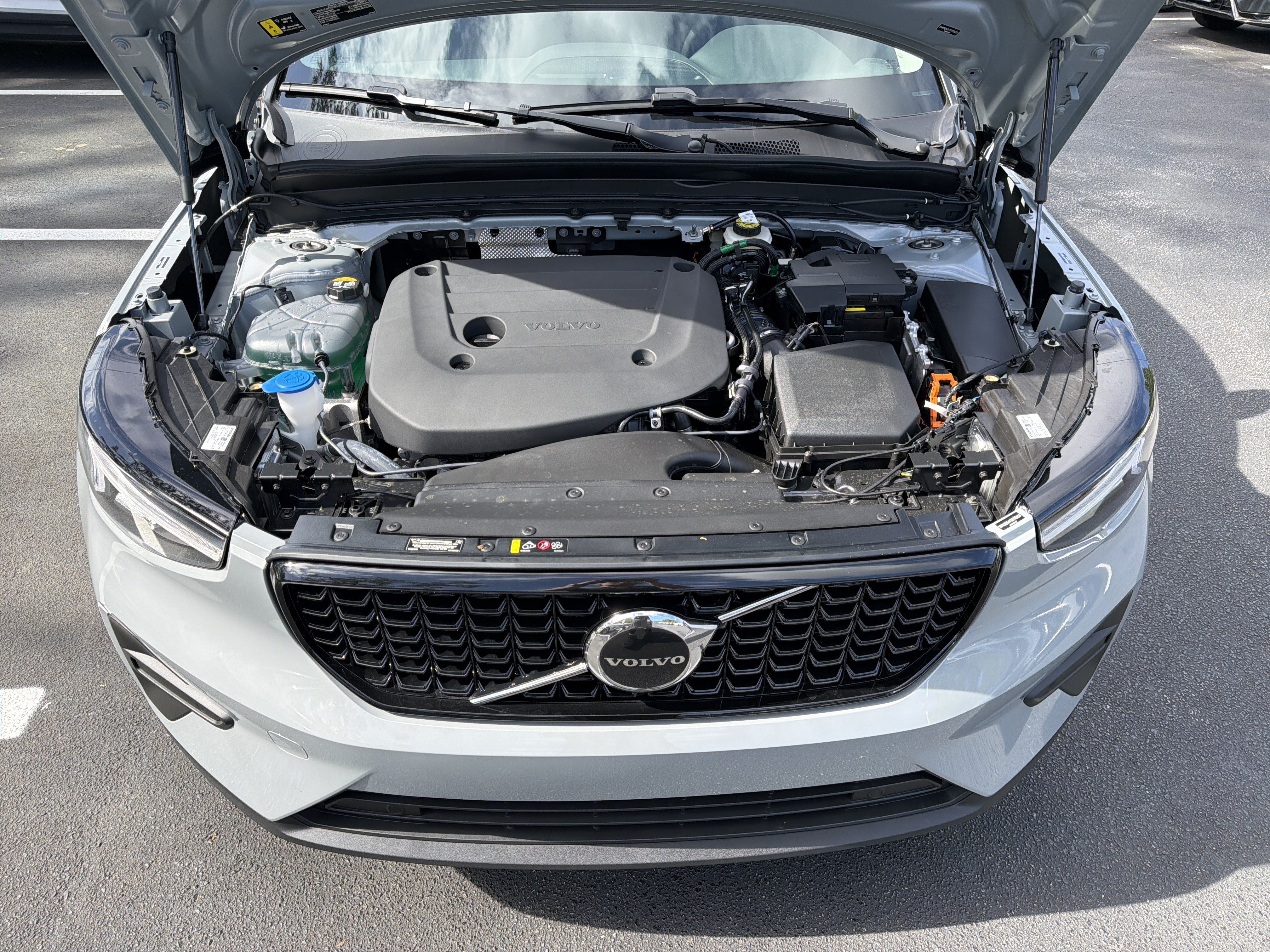 New 2026 Volvo XC40 B4 Core w/ Climate Package FWD image 36
