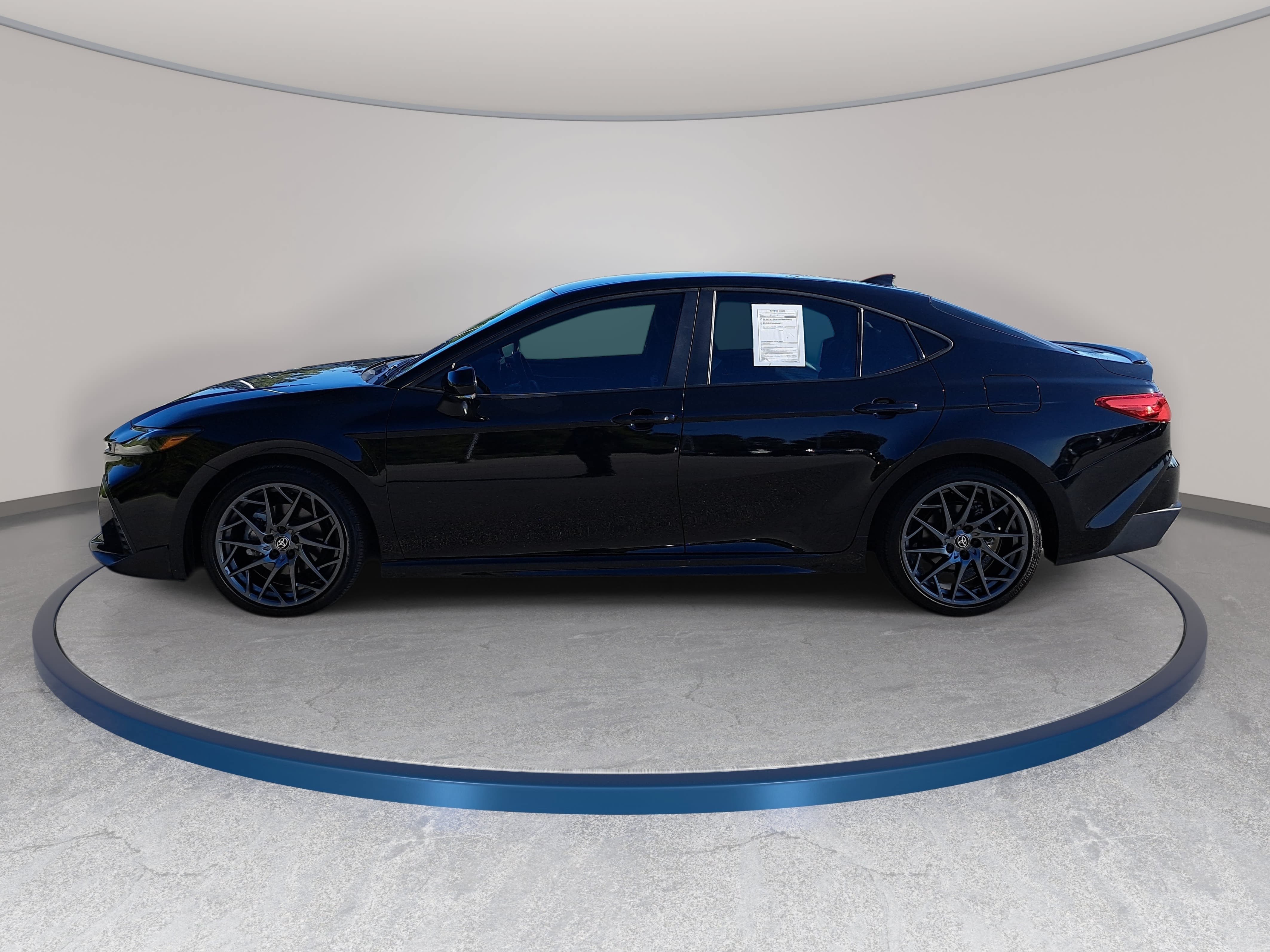 Used 2025 Toyota Camry SE w/ Convenience Package FWD image 8