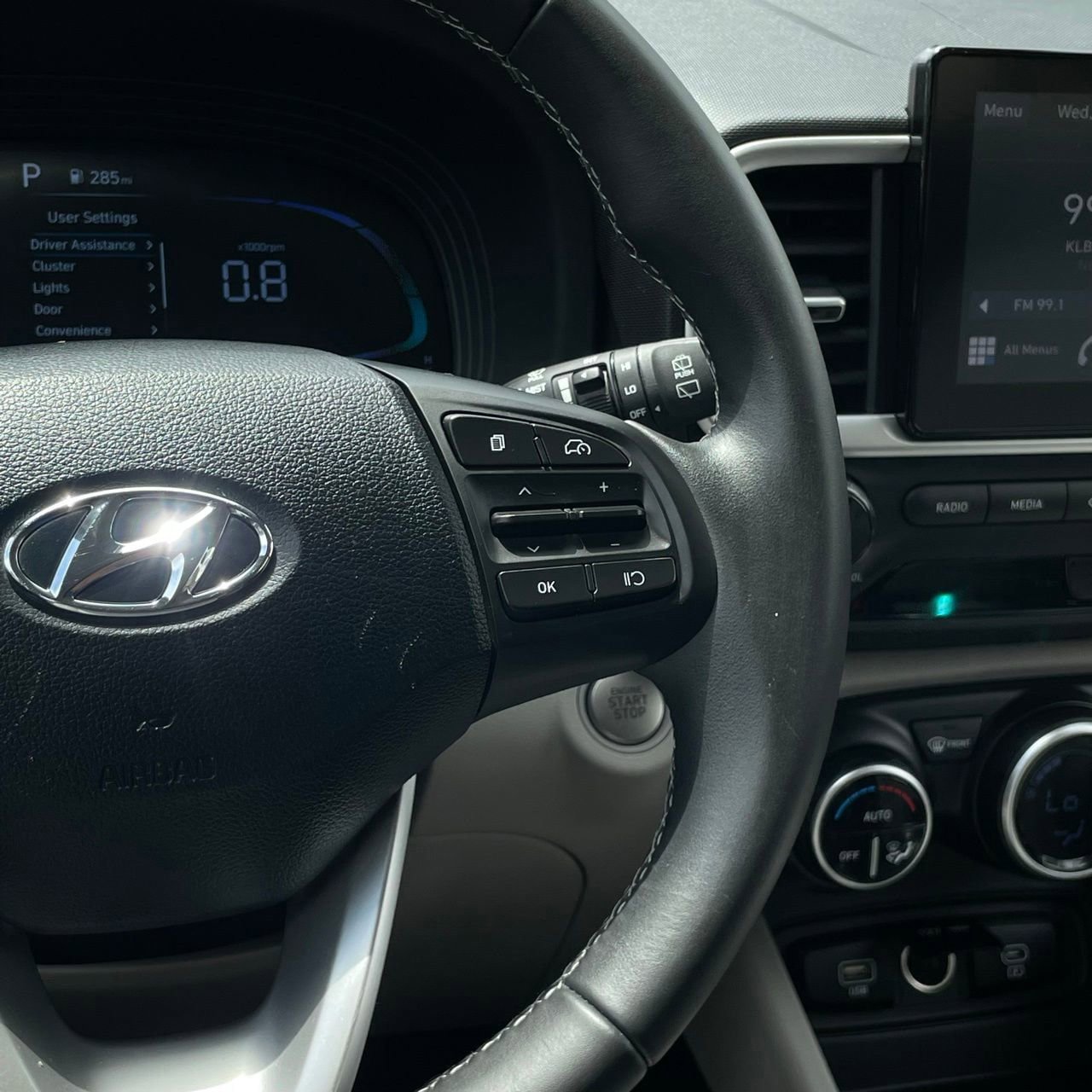 Used 2025 Hyundai Venue SEL FWD image 14