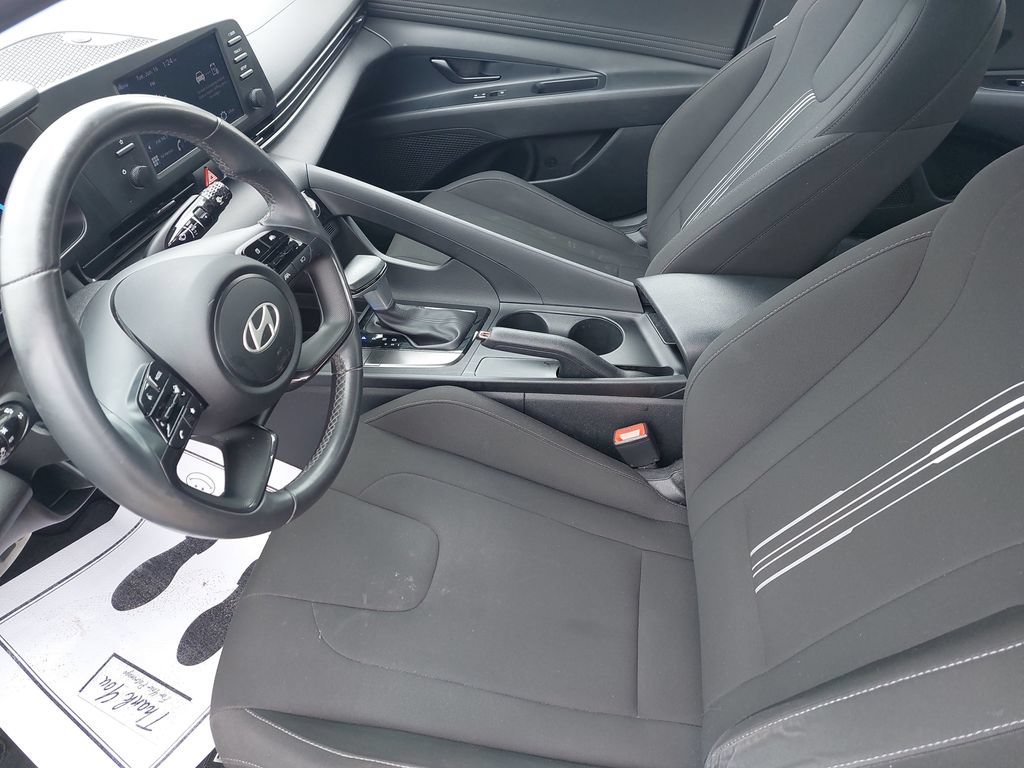 Used 2025 Hyundai Elantra Sport FWD image 12