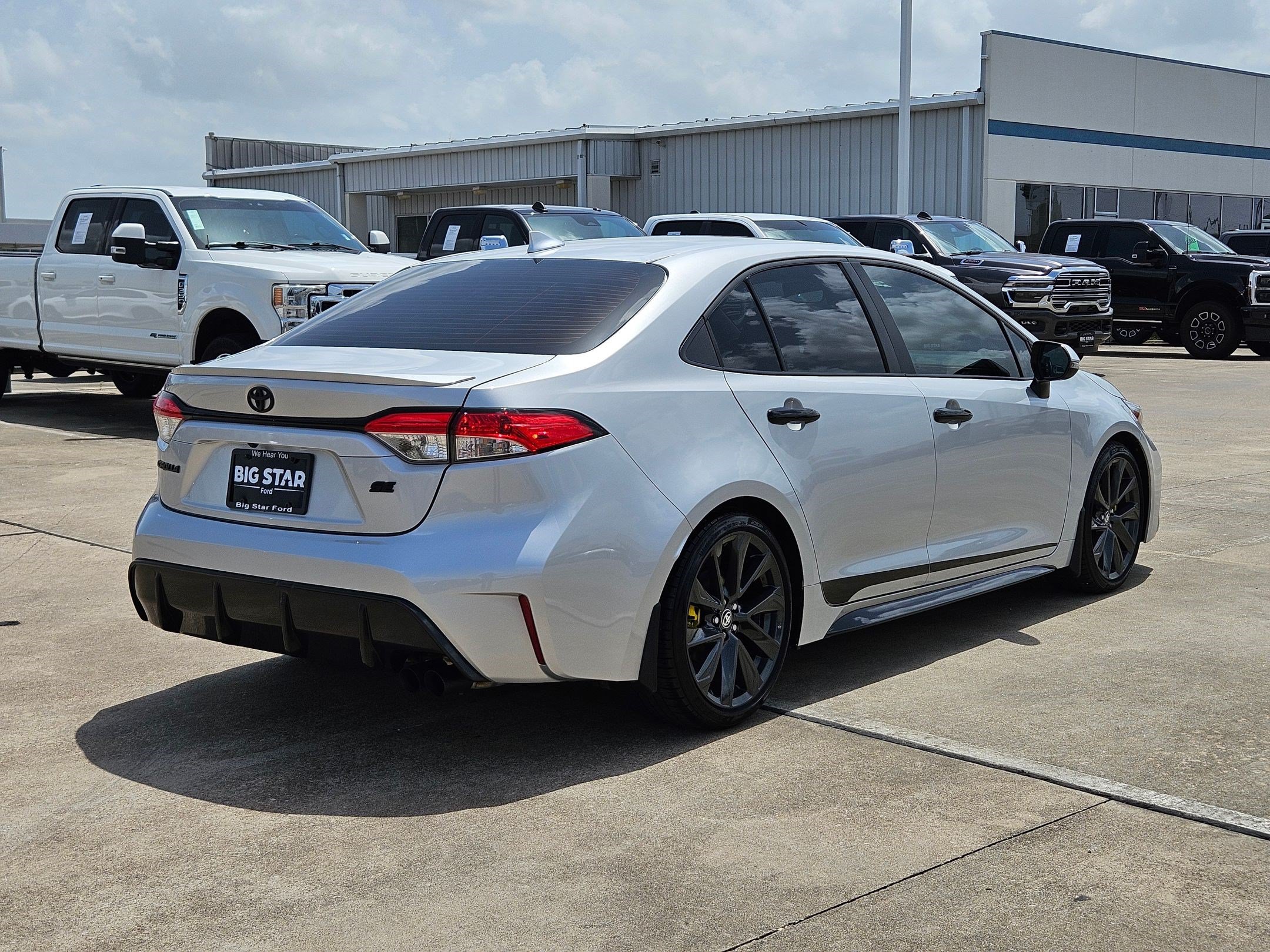 Used 2026 Toyota Corolla SE FWD image 3