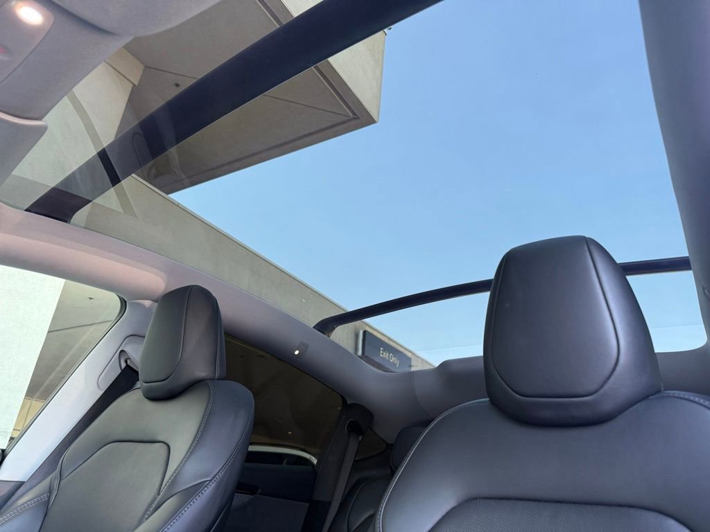 Used 2026 Tesla Model Y Long Range image 2