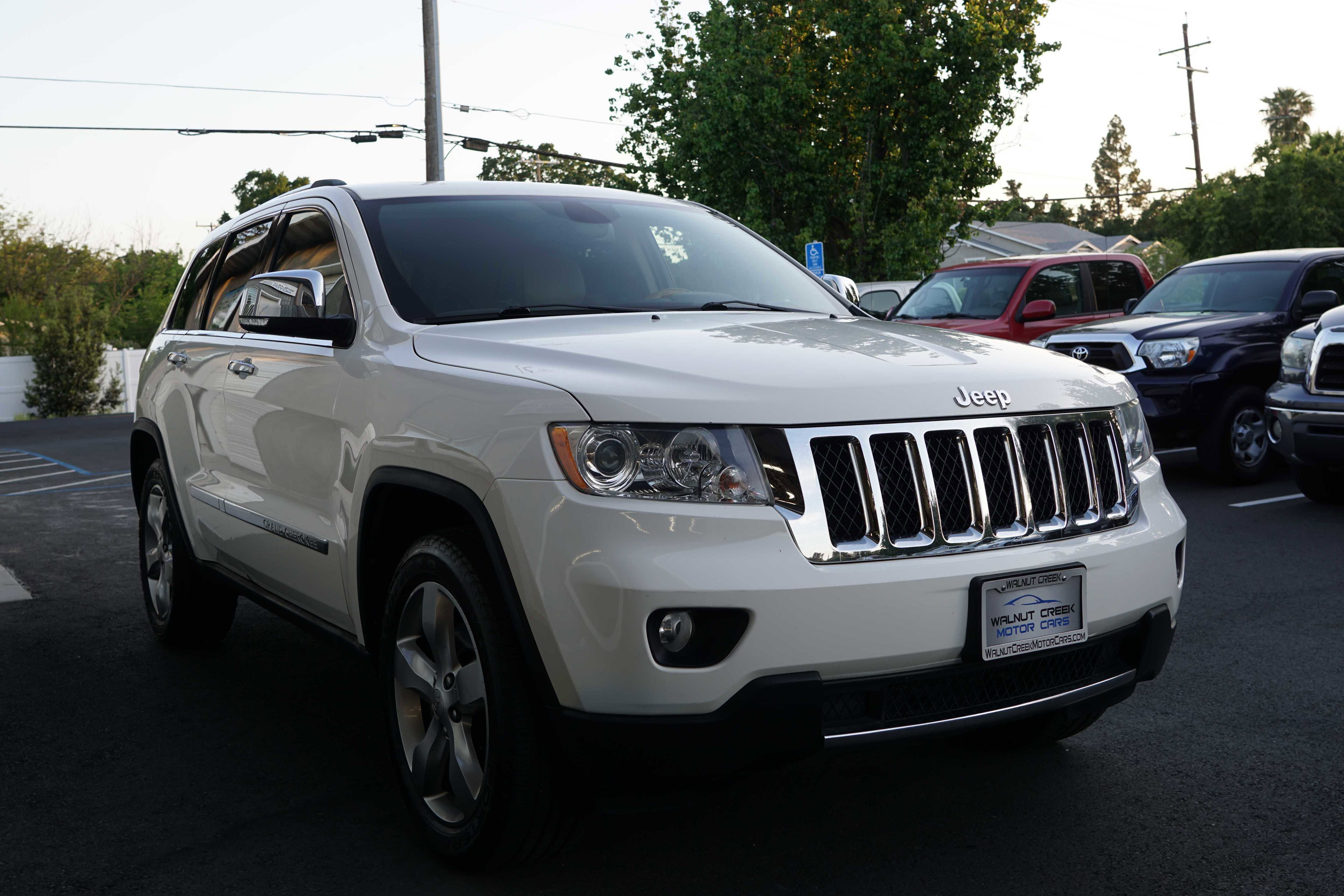 Used 2012 Jeep Grand Cherokee Overland image 7