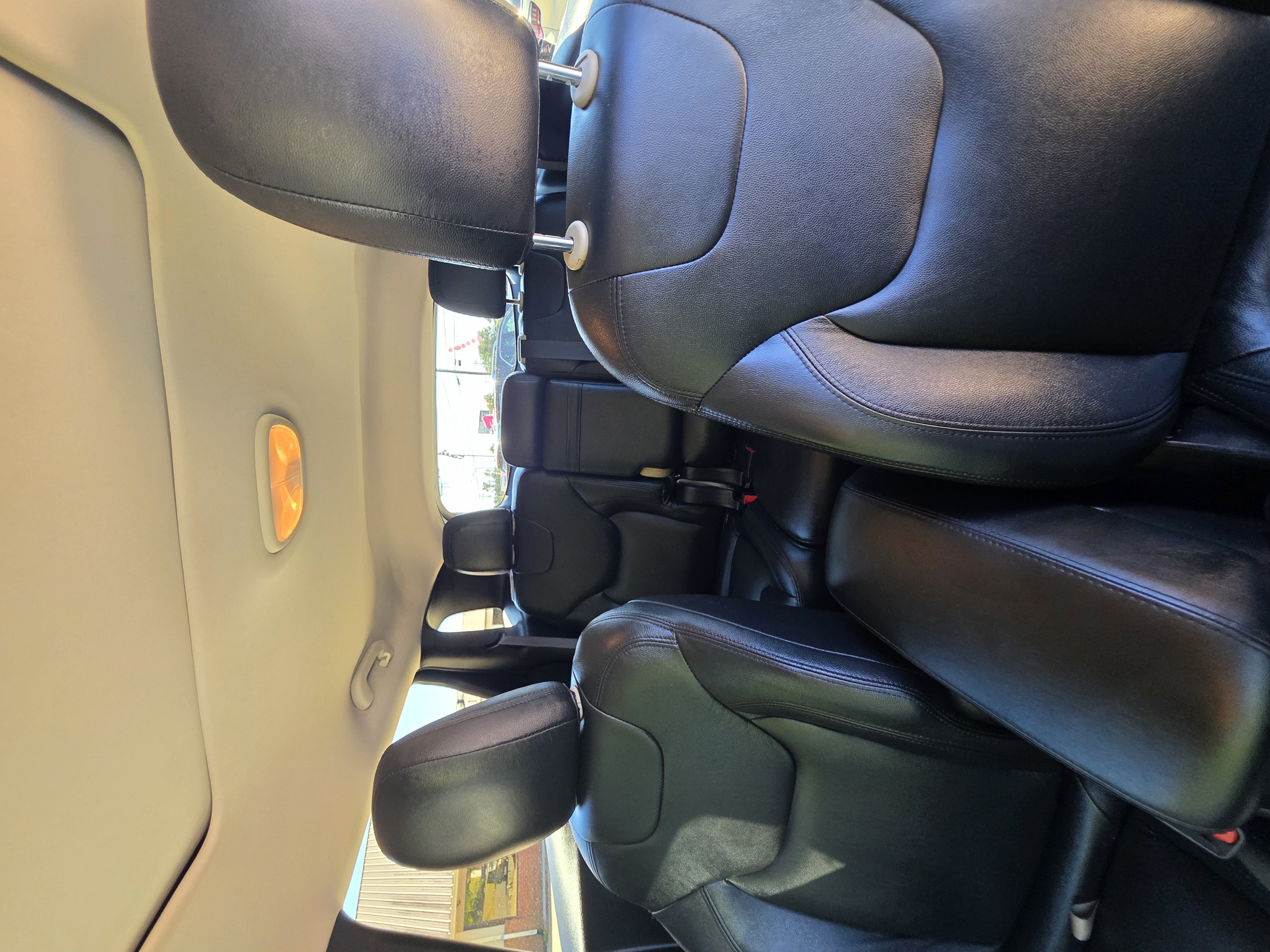 Used 2017 Jeep Cherokee Latitude w/ Comfort/Convenience Group FWD image 24