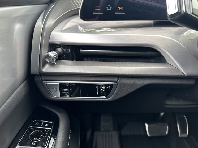 New 2026 Cadillac Vistiq Sport w/ LPO, Floor Liner Package image 15