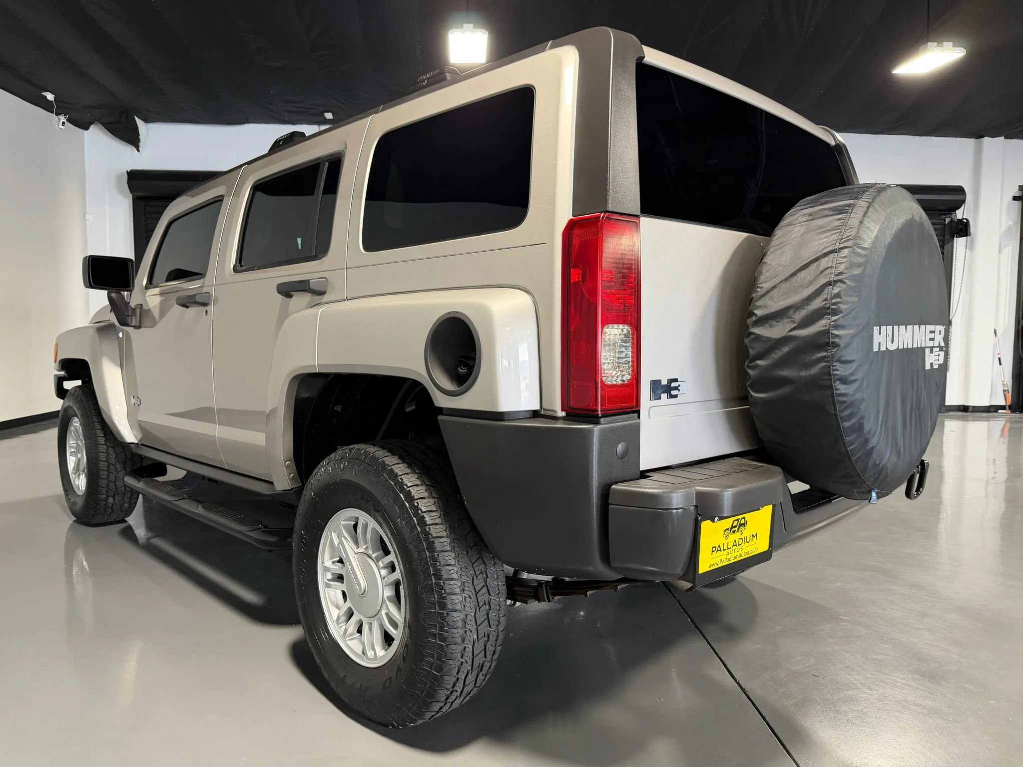 Used 2008 HUMMER H3 AWD/4WD image 4