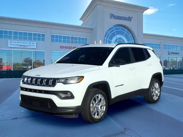 Certified 2023 Jeep Compass Latitude AWD/4WD image 1