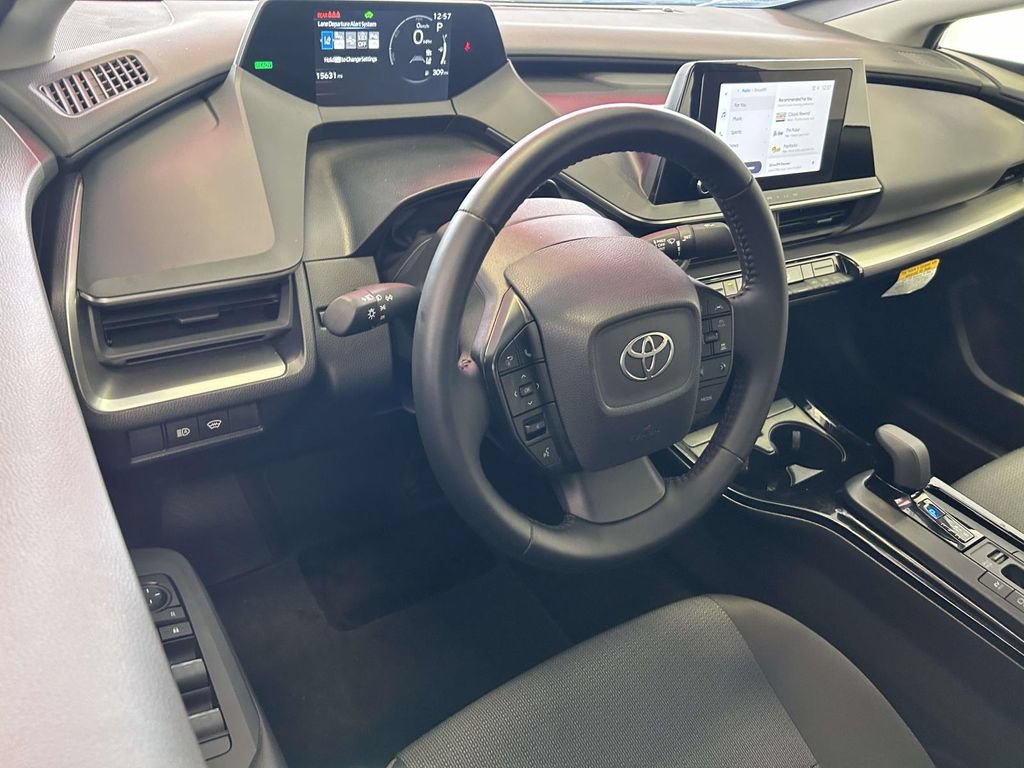 Certified 2025 Toyota Prius LE FWD image 11