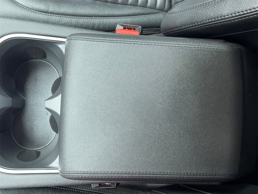 Used 2022 Land Rover Discovery Sport SE image 37