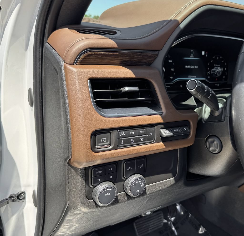 Used 2022 Chevrolet Suburban High Country AWD/4WD image 16