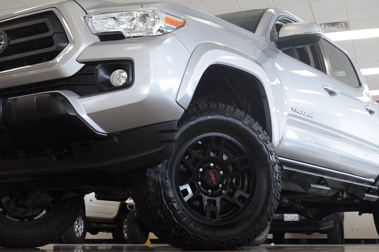 Used 2021 Toyota Tacoma SR5 w/ Technology Package AWD/4WD image 4