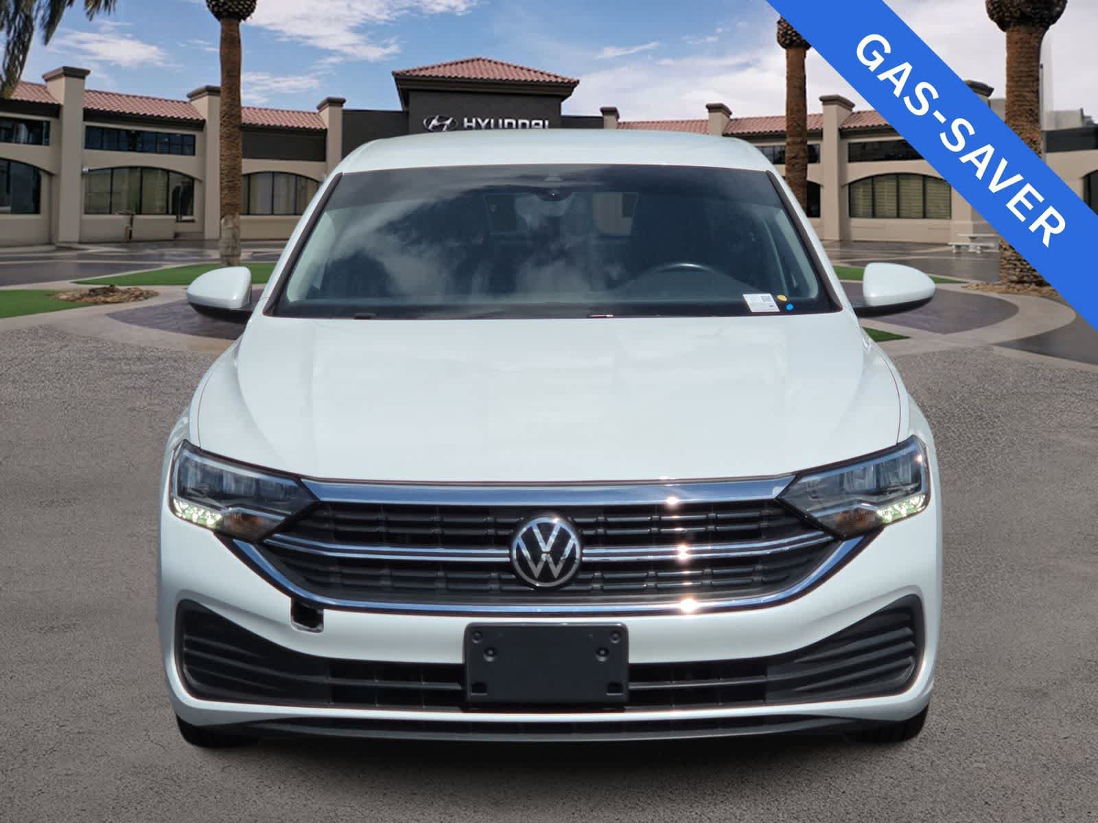 Used 2023 Volkswagen Jetta SE FWD image 3