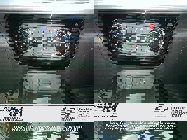 Used 2025 Chevrolet Trax LT image 24