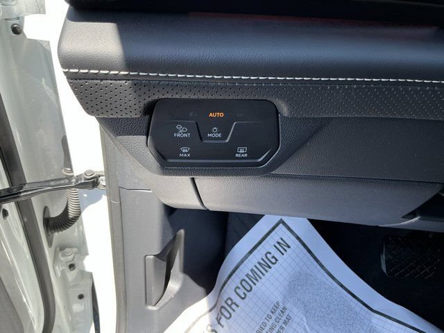 Used 2024 Volkswagen Atlas SEL AWD/4WD image 24
