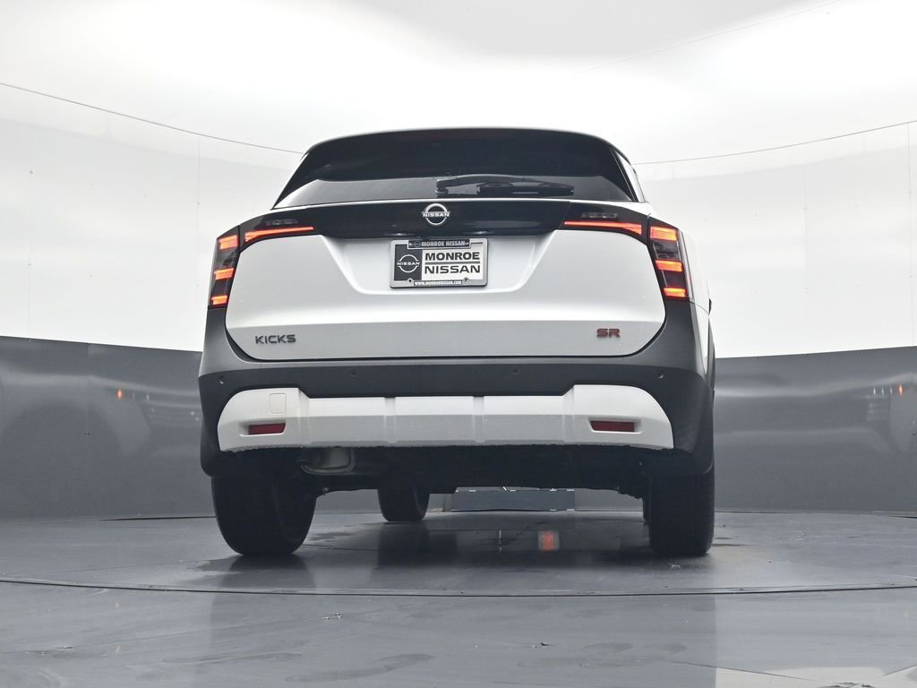 New 2026 Nissan Kicks SR FWD image 22
