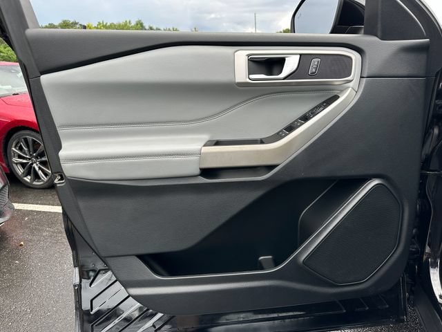 Used 2022 Ford Explorer XLT w/ Equipment Group 202A RWD image 10
