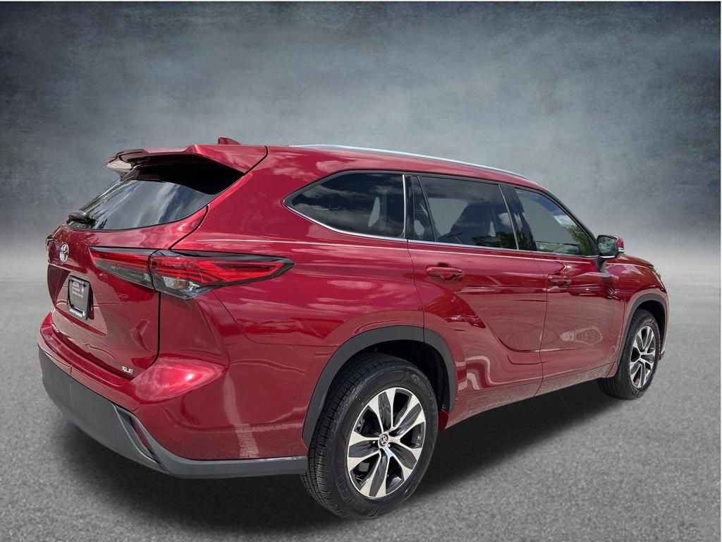 Used 2020 Toyota Highlander XLE FWD image 4