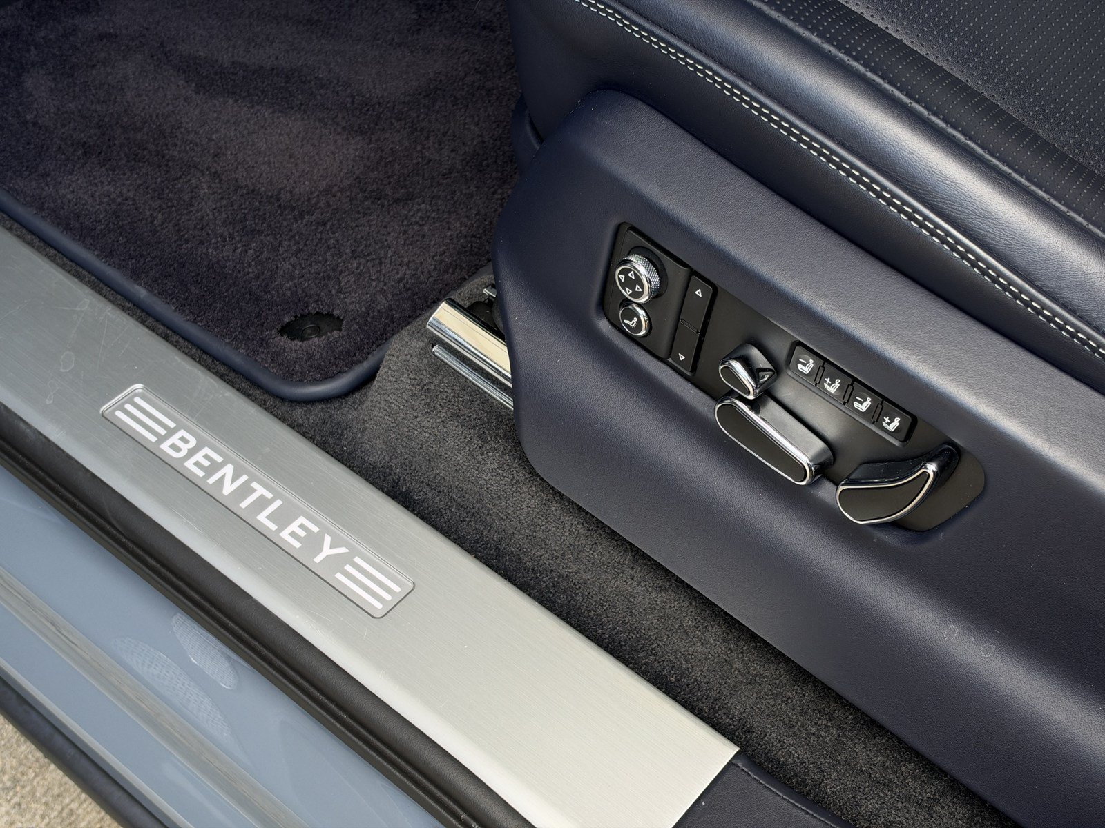 Certified 2021 Bentley Bentayga AWD/4WD image 15