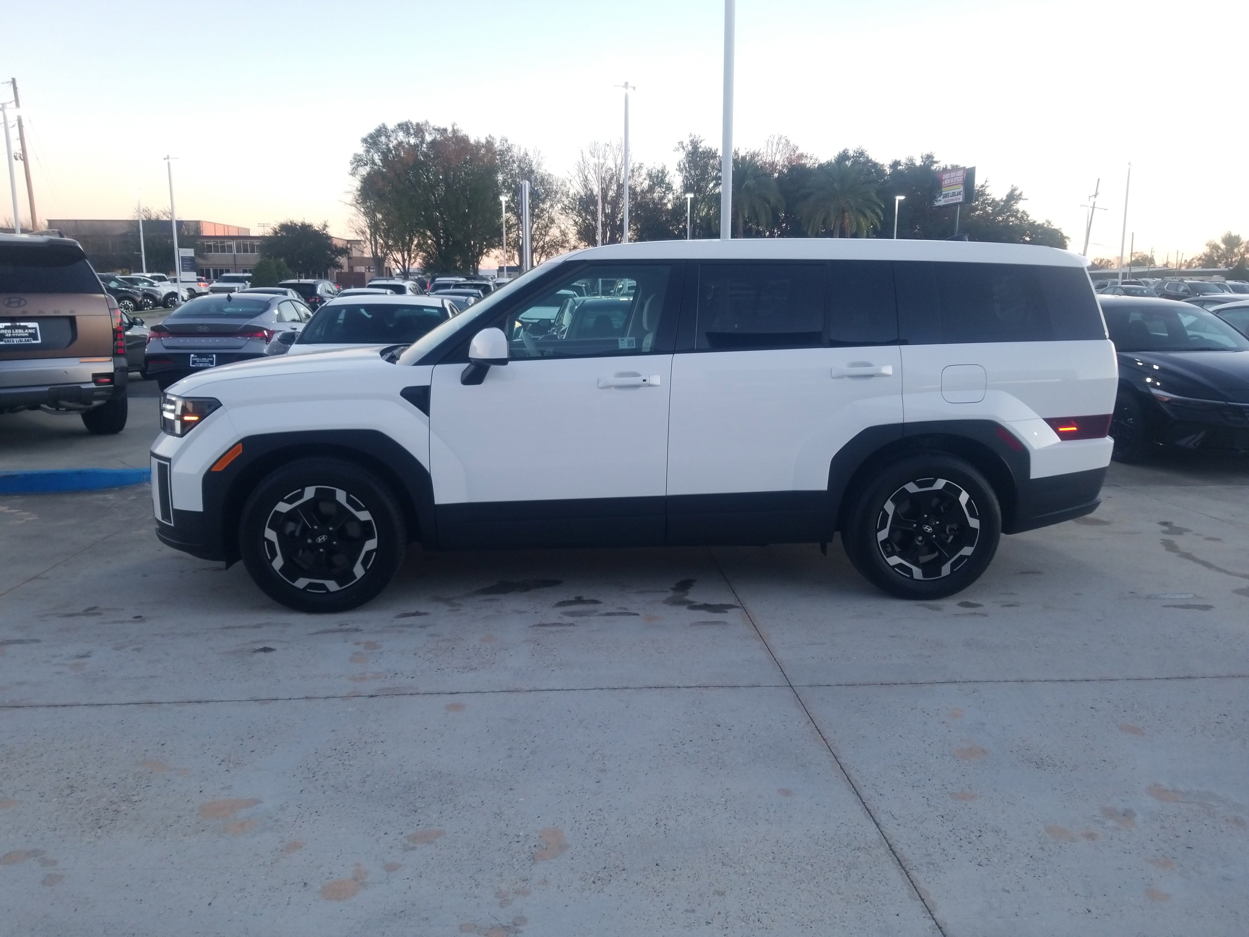 Certified 2025 Hyundai Santa Fe SE image 4