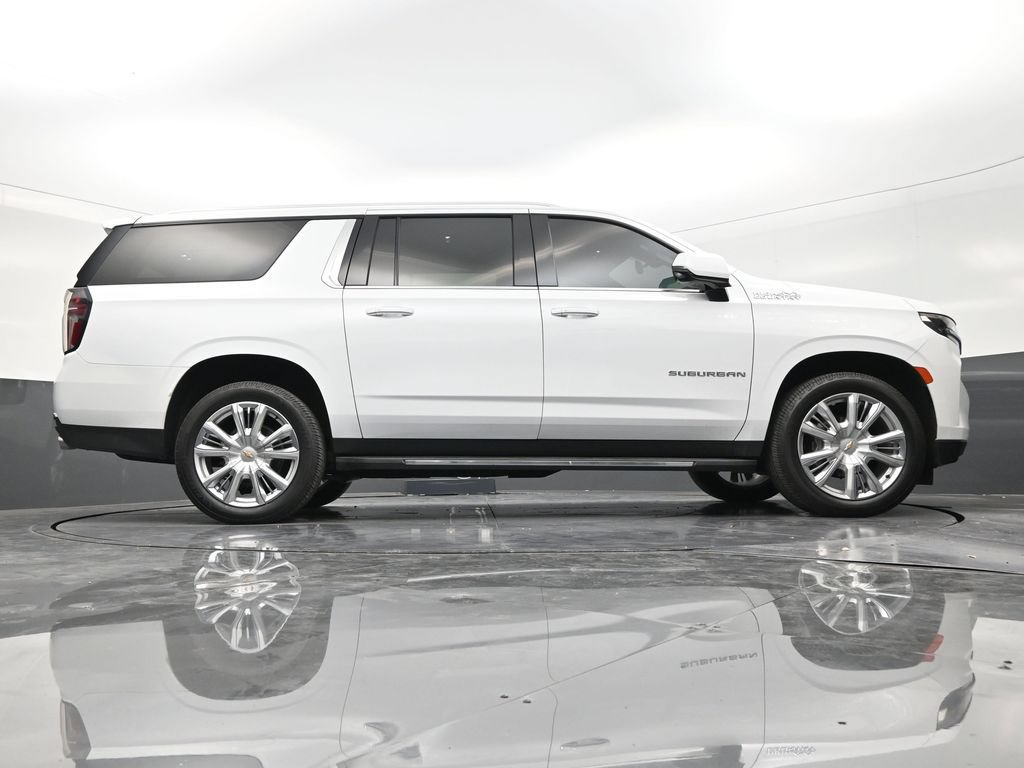 Used 2022 Chevrolet Suburban High Country RWD image 26