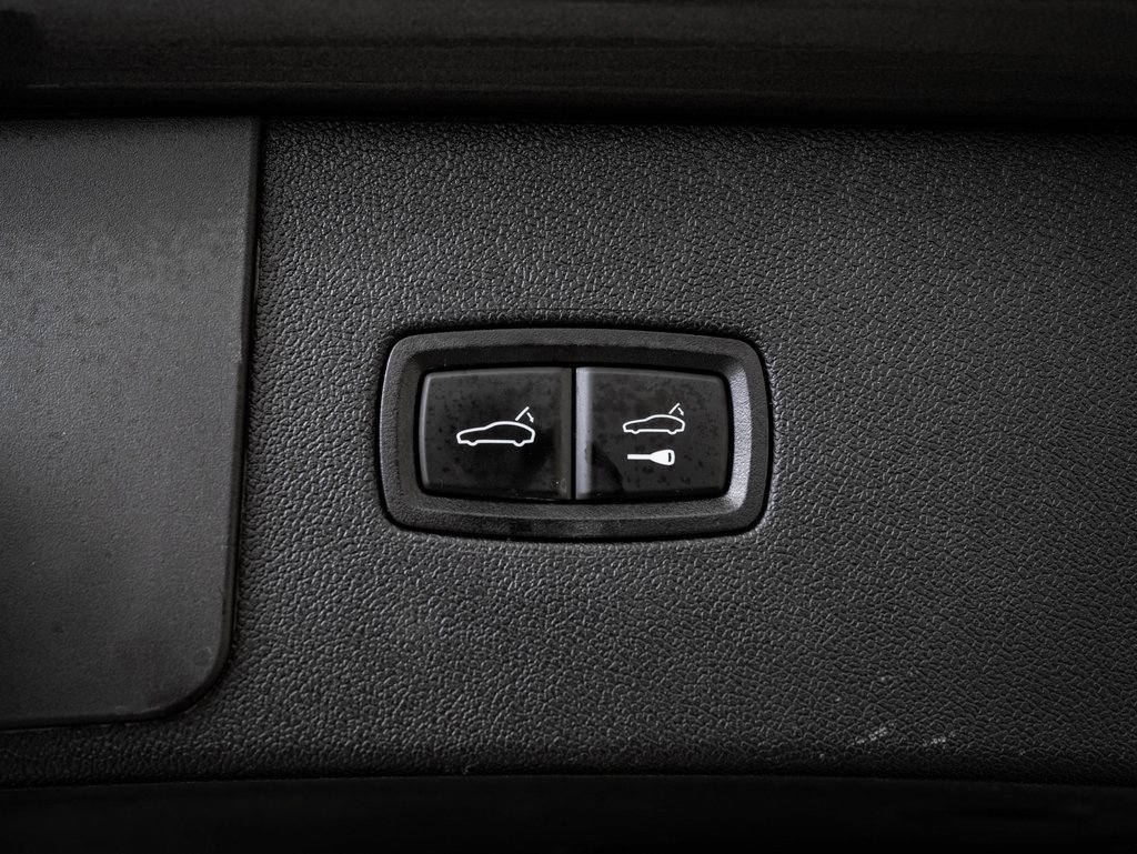 Certified 2022 Porsche Cayenne E-Hybrid w/ Premium Package image 27