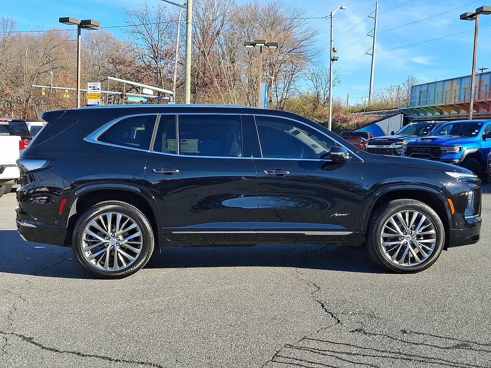 Certified 2025 Buick Enclave Avenir w/ Super Cruise Package image 7