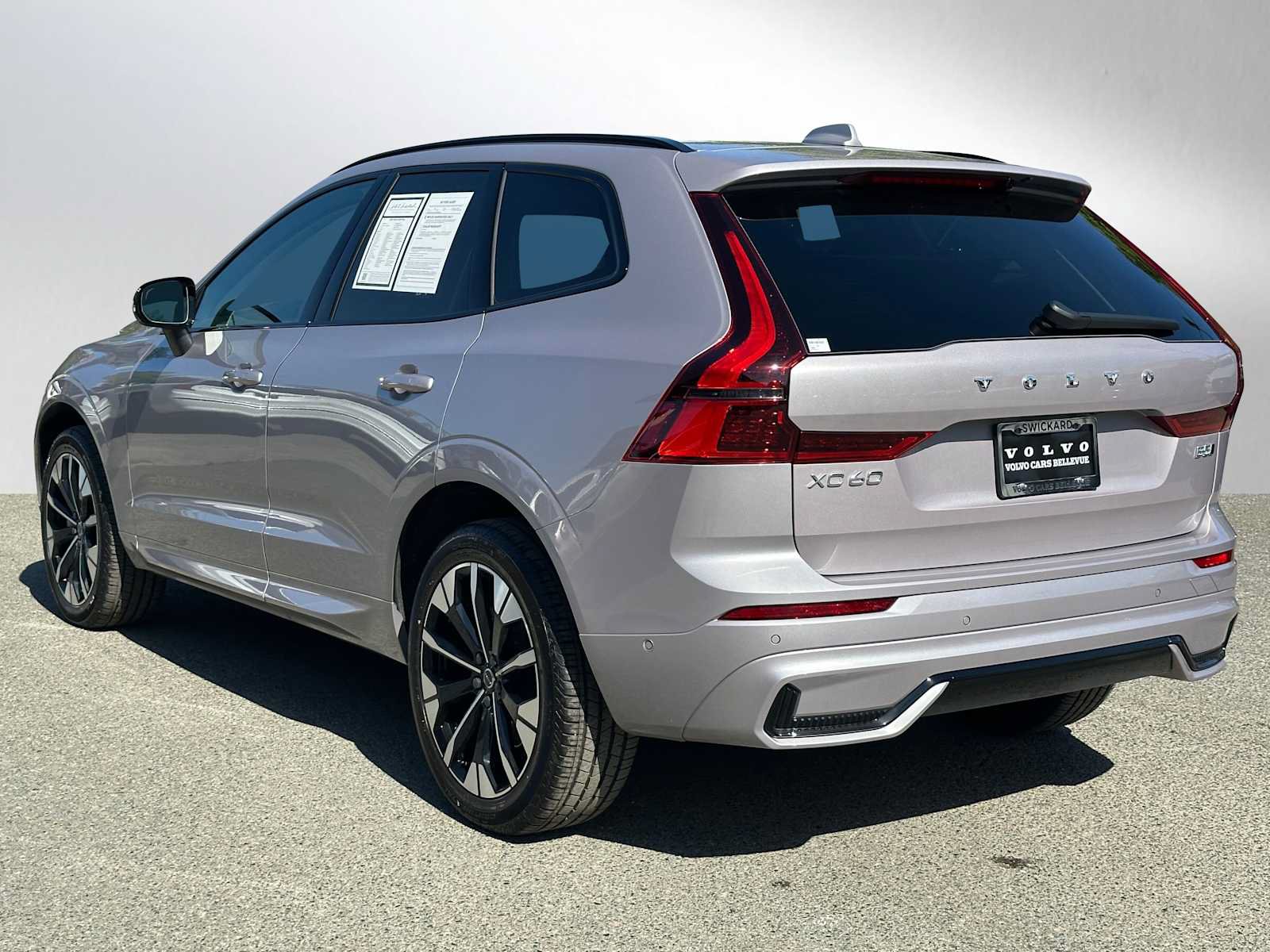 Used 2026 Volvo XC60 B5 Plus w/ Climate Package AWD/4WD image 5