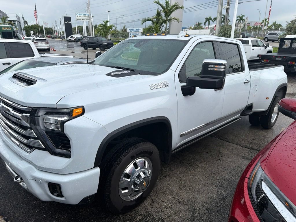 Used 2026 Chevrolet Silverado 3500 High Country w/ Technology Package AWD/4WD image 2