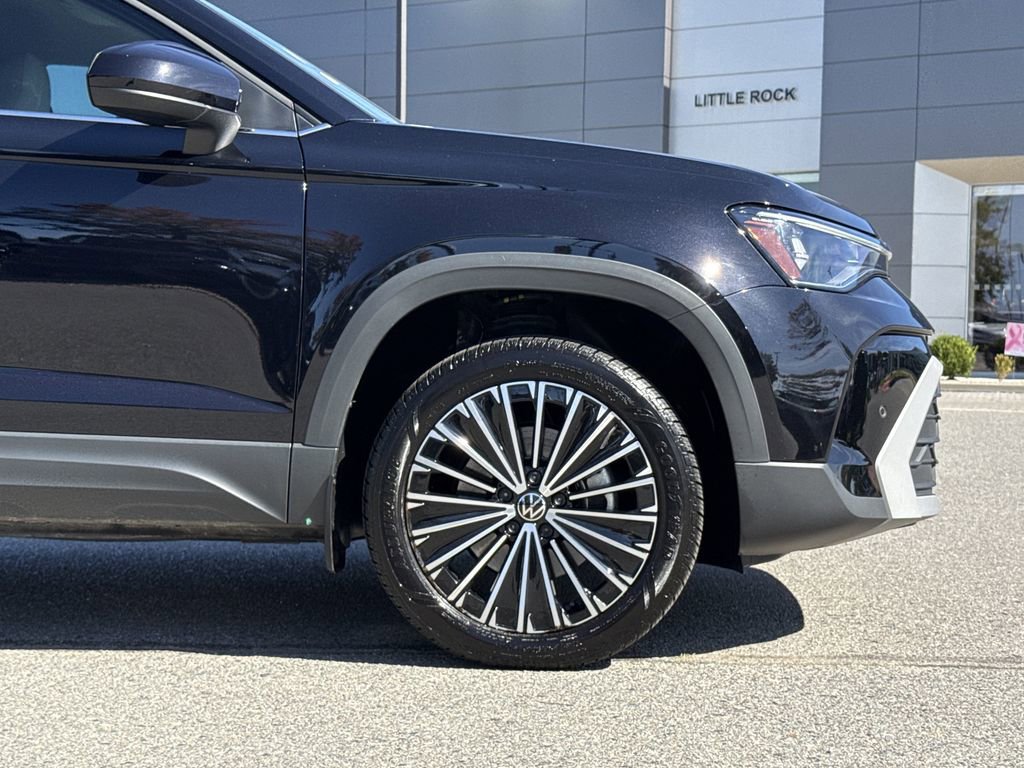 Used 2025 Volkswagen Taos SE image 15