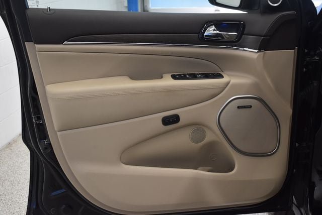 Used 2019 Jeep Grand Cherokee Overland AWD/4WD image 20