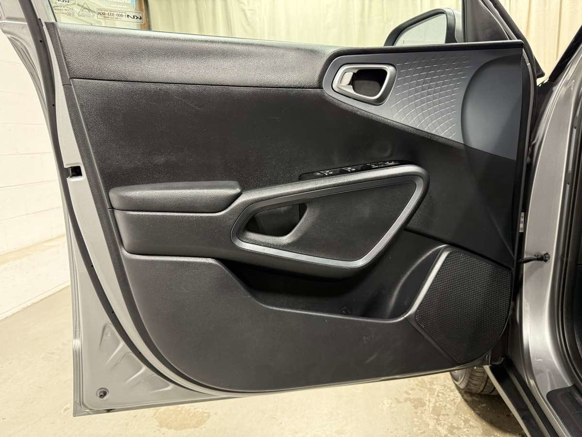 Used 2023 Kia Soul EX image 8