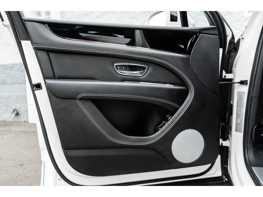 Certified 2022 Bentley Bentayga image 24